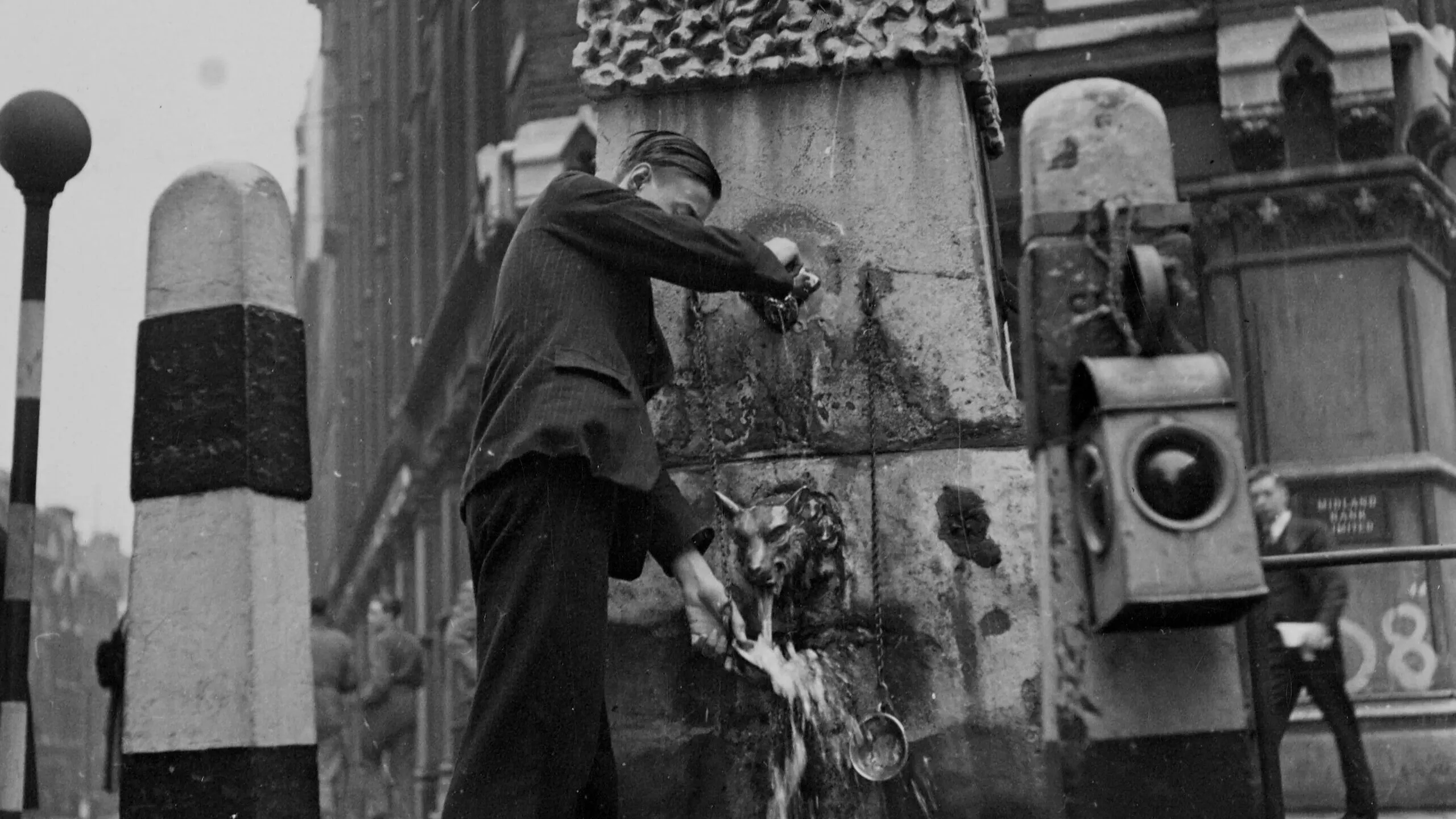 2Y734F2 [no caption, date or location]
Aldgate Pump marks the boundary between the East End and the City of London. The faucet in the shape of a wolf commemorates the last of these beasts to be shot outside the walls of the City.