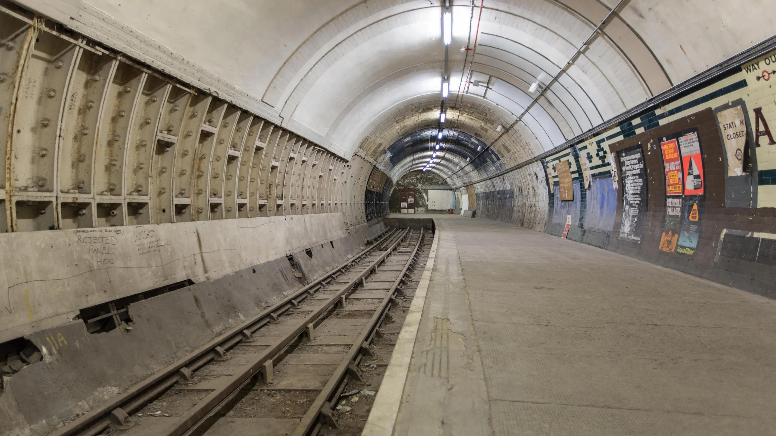 F7CJ76 Aldwych Underground Station