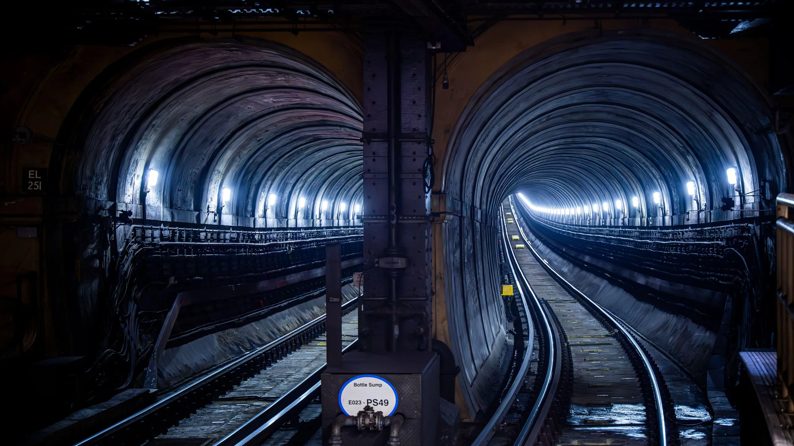 2WA3A5K Brunel Tunnel from Rotherhithe Overground Station to Wapping.  The first under river (subaqueous driven) tunnel in the world - ?the eighth wonder of the world? by Sir Marc Kingdom and later Isambard Brunel