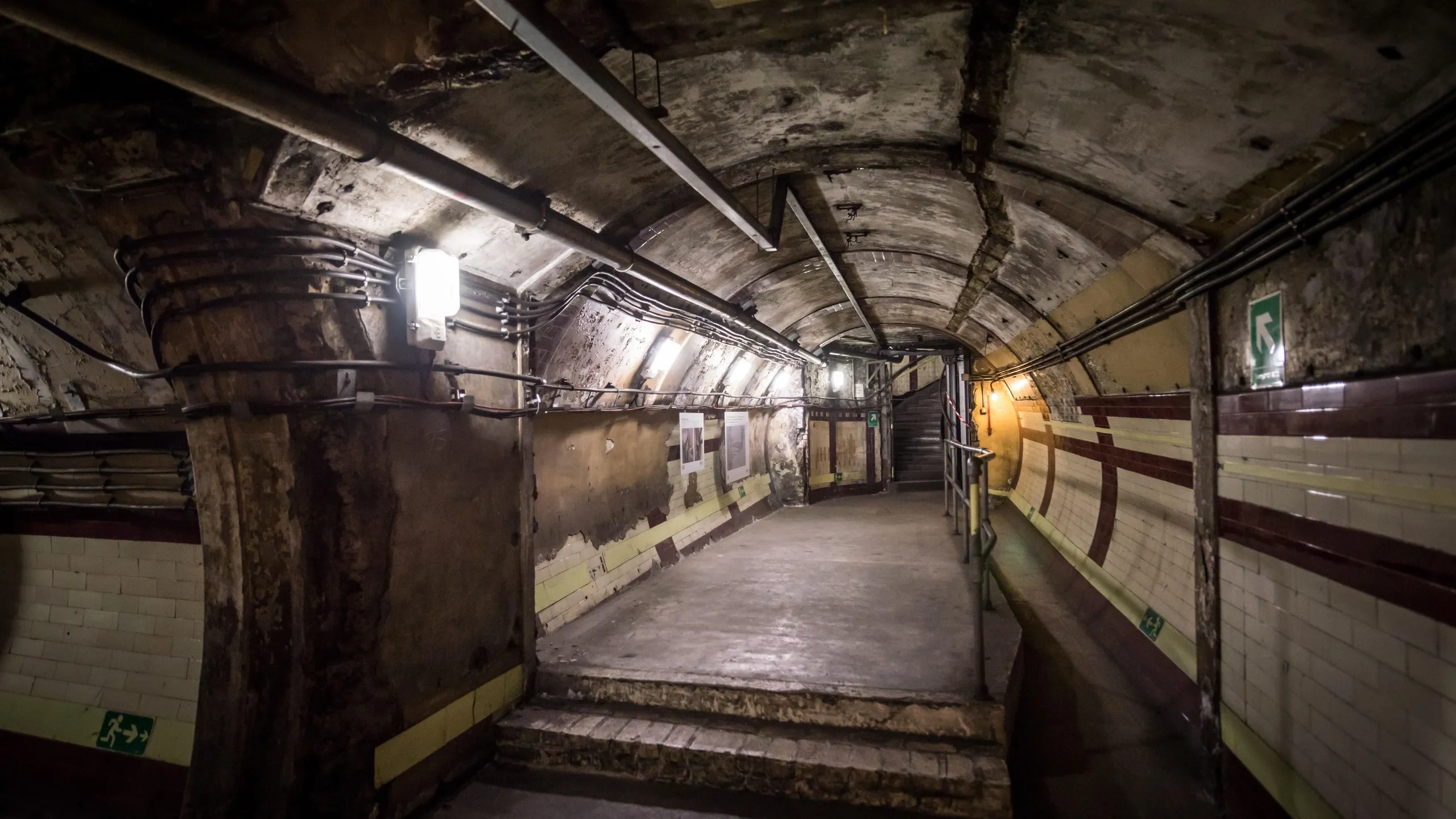 KW10PY Down Street Abandoned Tube Station, London