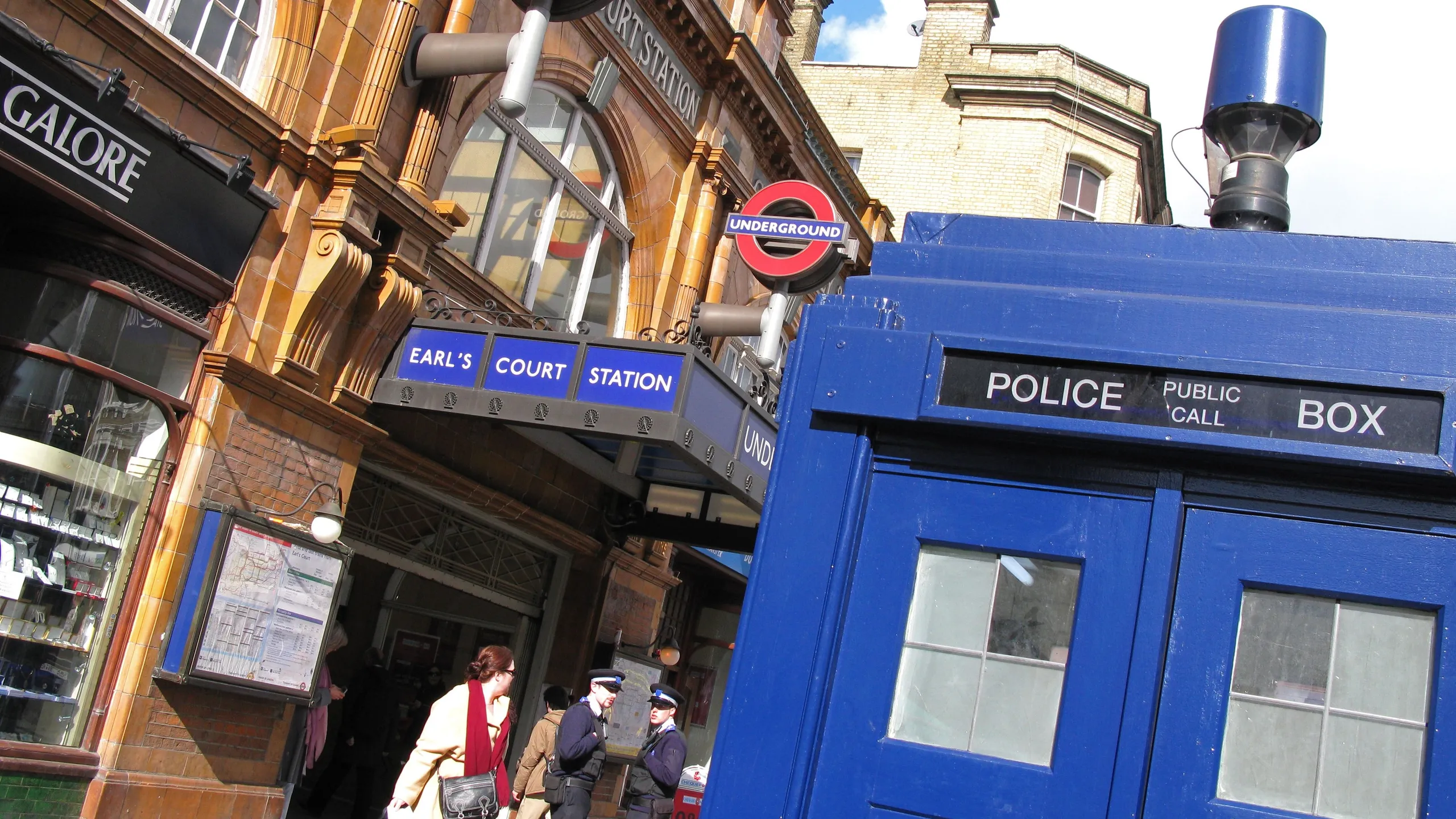 AYRY4J LONDON, UK. Old-fashioned blue police telephone box outside Earl's Court Road underground station.. Image shot 2008. Exact date unknown.