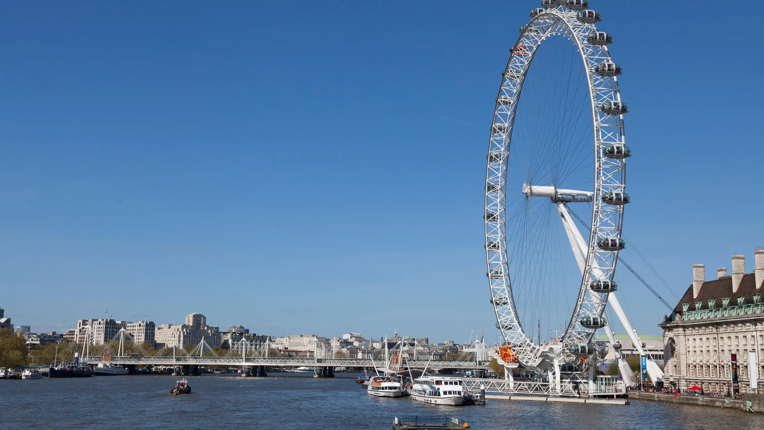 FYFJFJ London Eye on the River Thames, London, England, United Kingdom